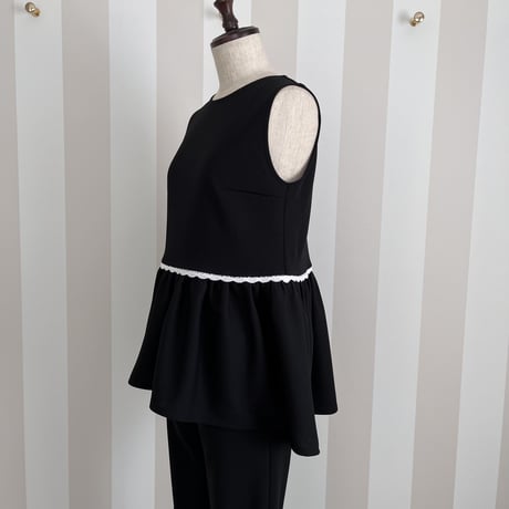 2-175     黒×胸スカラップ　ペプラムトップス　アシメ　ＭＬ