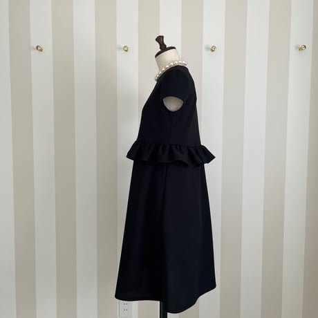 6-030     黒ハニカム　胸フリルワンピース　キャップスリーブ　ＸＬ