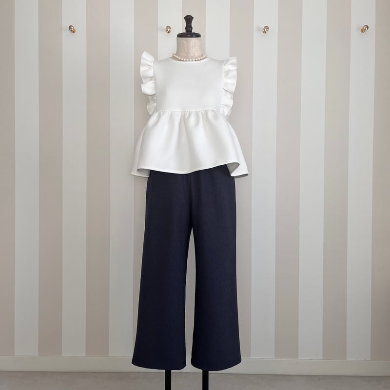 Fit more ホワイトパールフリルトップス Fit more tシャツ ショルダーパールフリルペプラムトップス