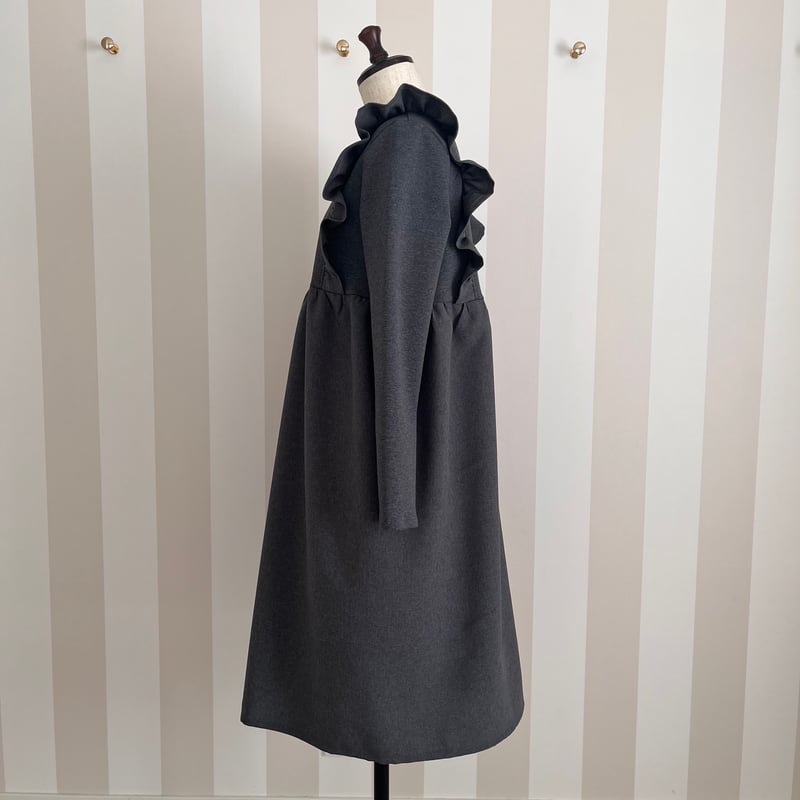 12-045 グレー 長袖肩フリルワンピース L | capriciousmie