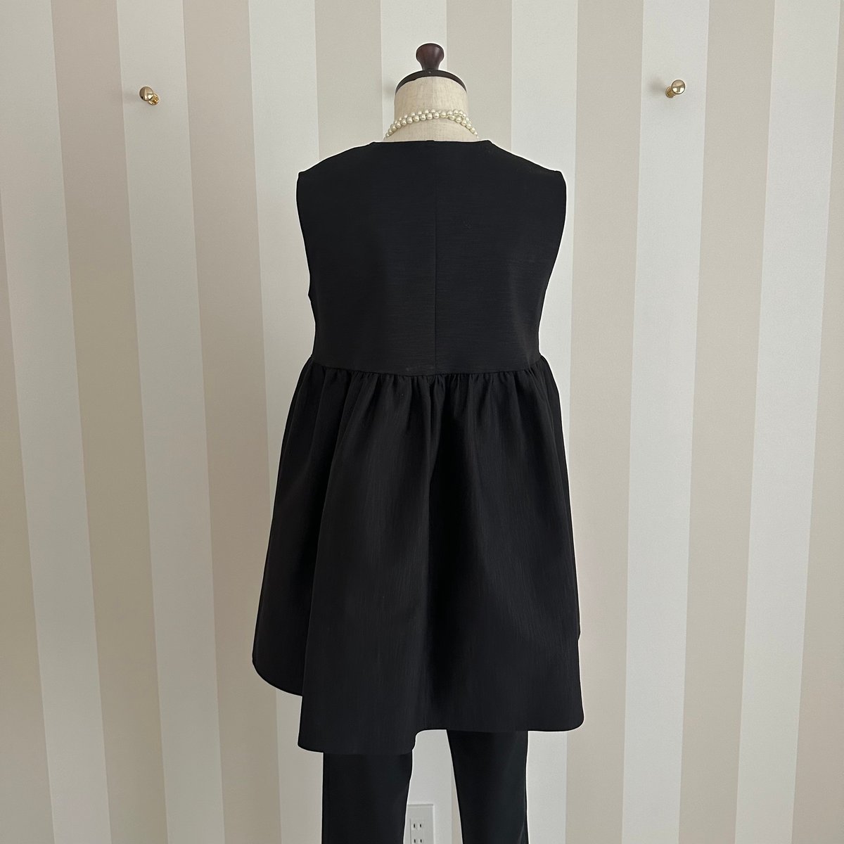 超美品☆DM完売☆FOXEYホリデーコレクション☆サテンチュニック☆ブラック38 超美品☆DM完売☆FOXEYホリデーコレクション☆サテンチュニック