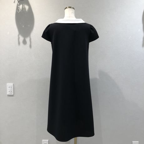 9-020   黒　白襟MIMIワンピース　キャップスリーブ　Ｌ