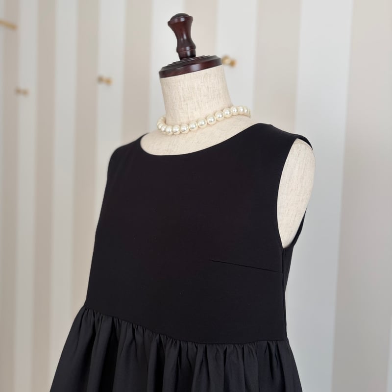 67NOWOS ブラック刺繍フレアワンピース 67NOWOS ブラック刺繍フレアワンピース 【公式通販】