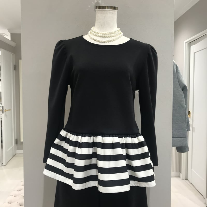 新品未使用 ボーダーズ ペプラムトップス 38 黒 ブラック 2-040 黒×ボーダー 長袖ペプラムトップス M | capriciousmie