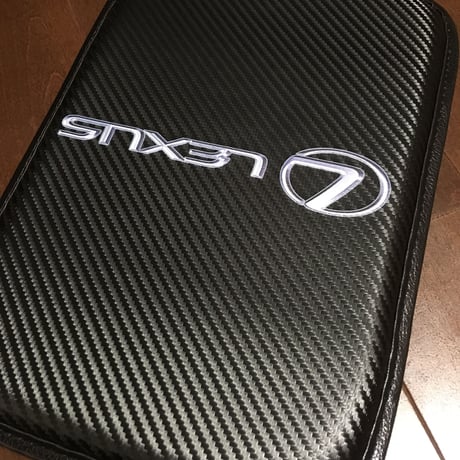 LEXUS★レクサス★カーボン調ブラックPUレザー★ラグジュアリーセンターコンソールパッド★３Dロゴ