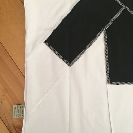 Reet Aus_ Up-Shirt  Unisex Black and White ( Tシャツ_ユニセックス）