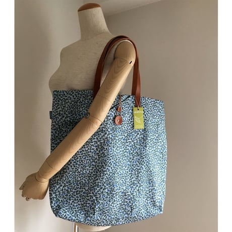 Happy Sthlm_Blueberry printed tote Large ( 2色あります）
