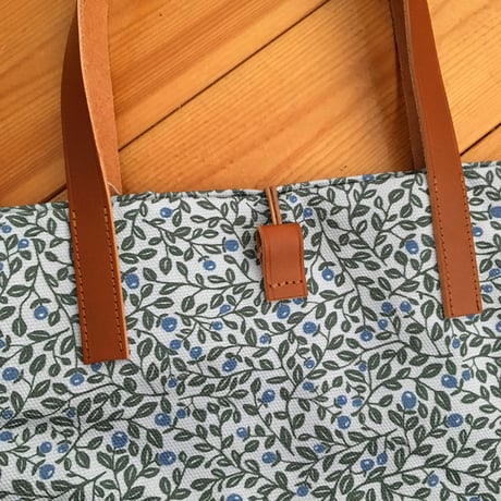 Happy Sthlm_Blueberry printed tote Large ( 2色あります）