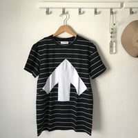 Reet Aus_ Up-Shirt_Unisex_Black stripe ( Tシャツ_ユニセックス）
