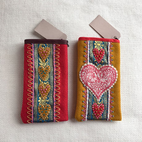 Karin Derland_Embroidery mobile phone case (2色）