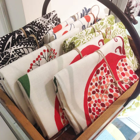 Happy Sthlm_Tea Towel_POMEGRANATE