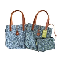 Happy Sthlm_Blueberry printed tote Small ( 2色あります）