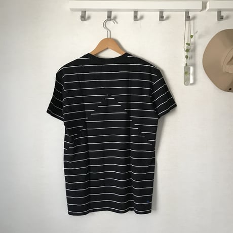 Reet Aus_ Up-Shirt_Unisex_Black stripe ( Tシャツ_ユニセックス）