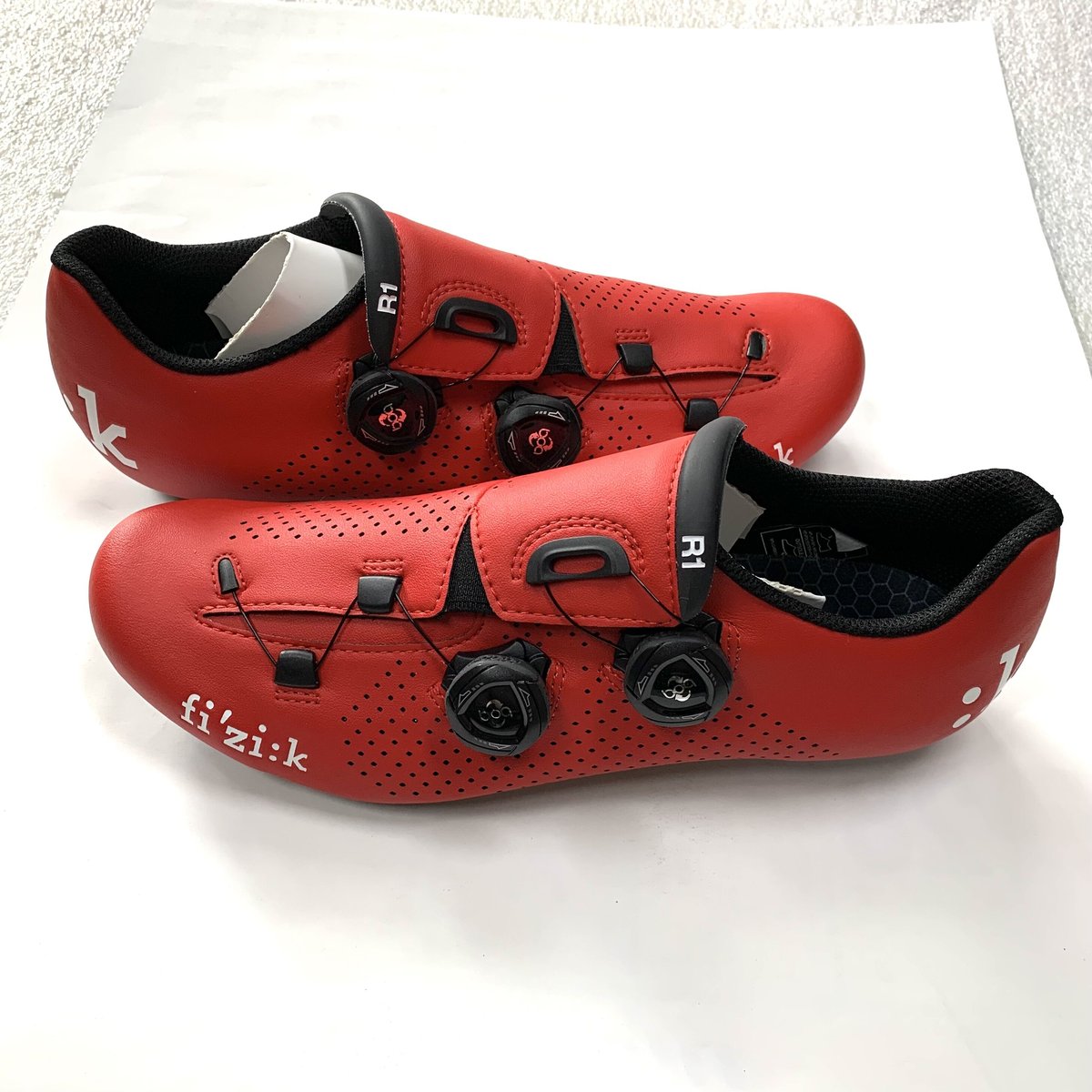 限定セール！ Fizik フィジーク R1B (R1 BOA MEN) レッド-レッド 41....