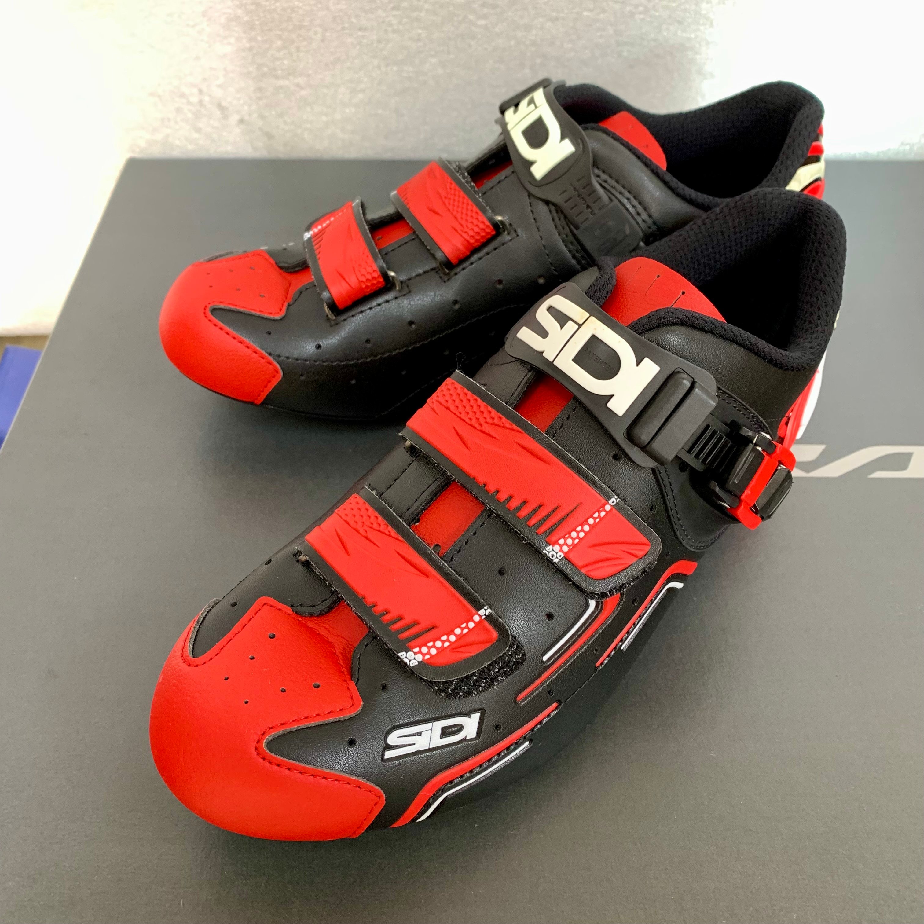 SIDI サイクリングシューズ ブラック/レッド　サイズ42 箱無し SIDI シューズ LEVEL ブラック/レッド/ホワイト 42サイズ | Lightcycl