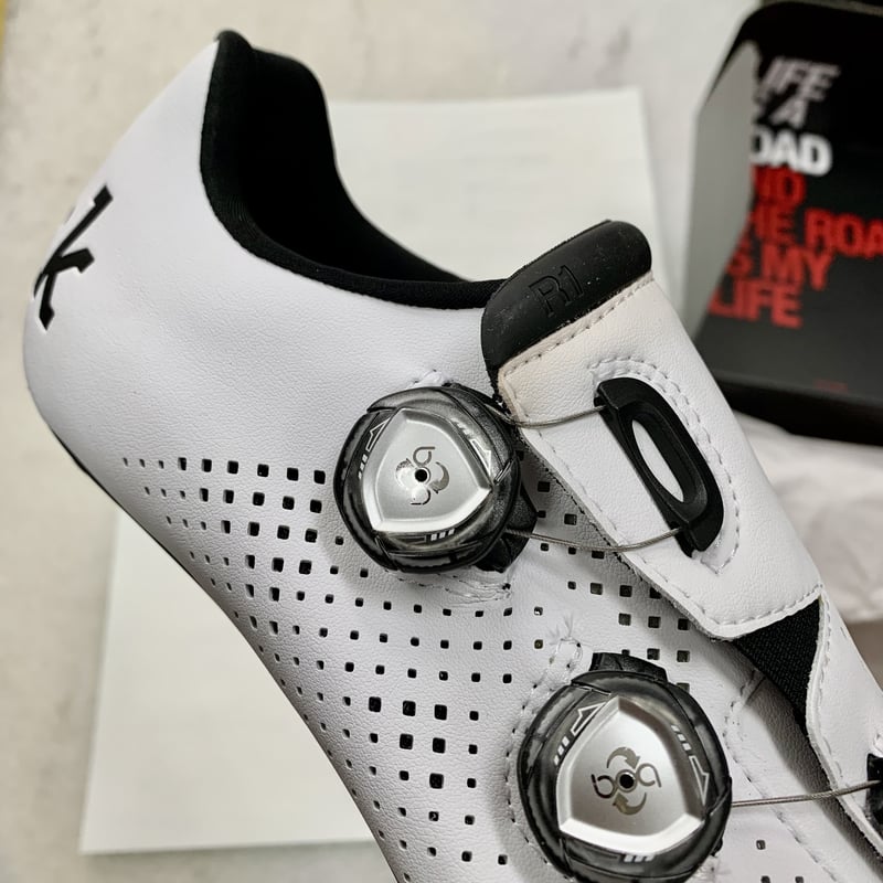 在庫品アウトレット】 Fizik フィジーク R1B (R1 BOA MEN) ホワイト 4 在庫品アウトレット】 Fizik フィジーク R1B (R1 BOA MEN) ホワイト 4