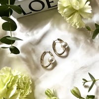 hoop in  pearl  pierce
