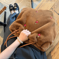 【MINEkobeオリジナル】fruits broach eco fur bag