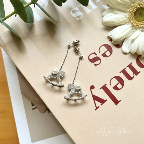 【white gold】Rocking horse pierce