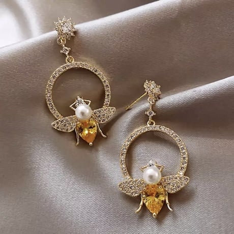 Bee bijou circle pierce