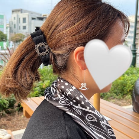 jolie banana hair clip