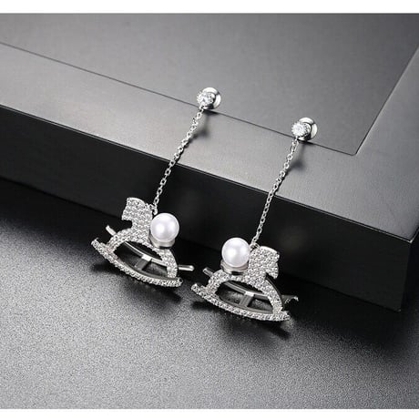 【white gold】Rocking horse pierce