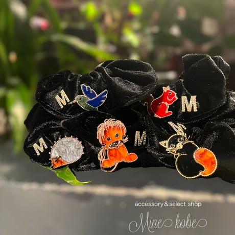 【MINEkobeオリジナル】animal motif brooch &tweed pouch