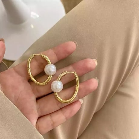 hoop in  pearl  pierce