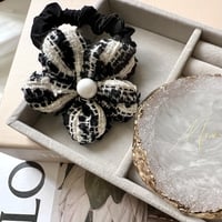tweed flower hair gom