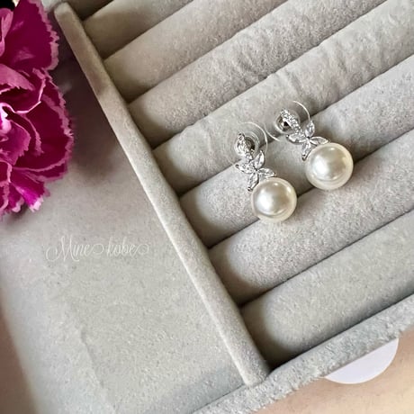 【White gold】little pearl flower pierce