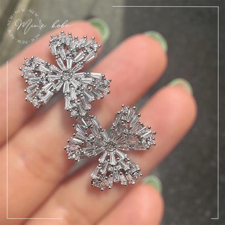 Heart flower zirconia pierce