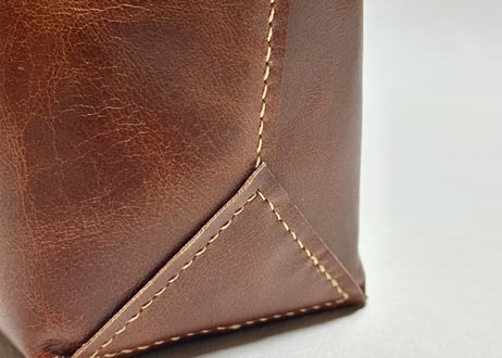 【在庫品・即納可能】ラクダ革の横長トートバッグ（茶色・Ｍ）