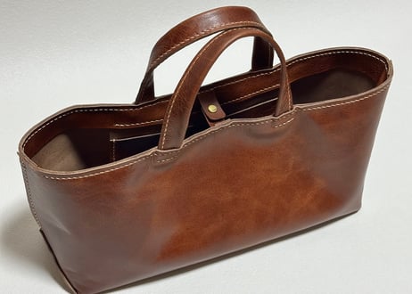 【在庫品・即納可能】ラクダ革の横長トートバッグ（茶色・Ｍ）