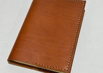 【在庫品・即納可能】イタリア製牛革のシンプルブックカバー（文庫サイズ・茶色）