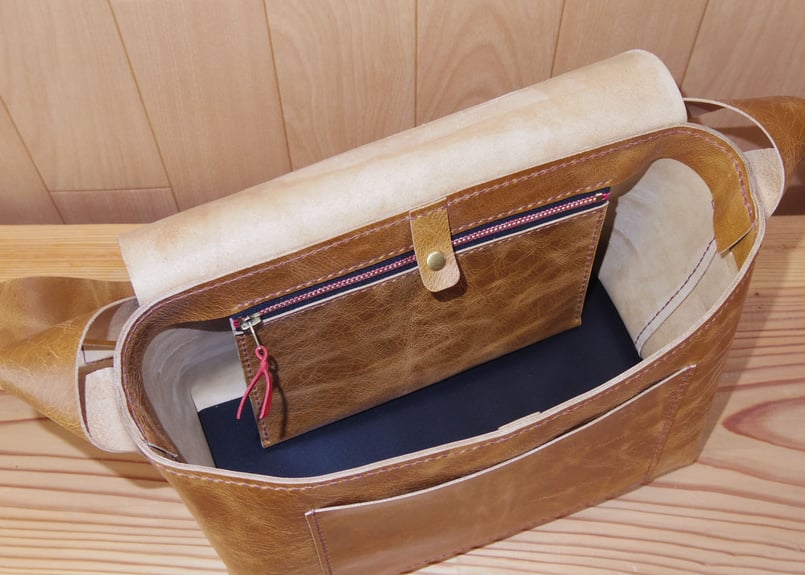 受注生産】ラクダ革の横型ショルダーバッグ | 9nui 受注生産】ラクダ革の横型ショルダーバッグ | 9nui