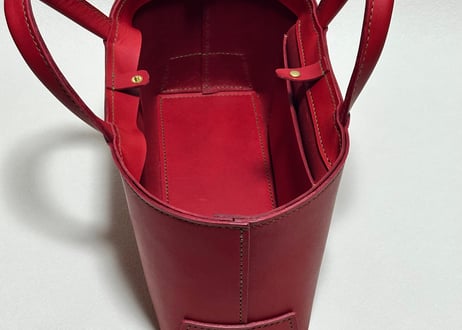 【在庫品・即納可能】イタリア製牛革のしっかり横長トートバッグ（赤色・Mサイズ）