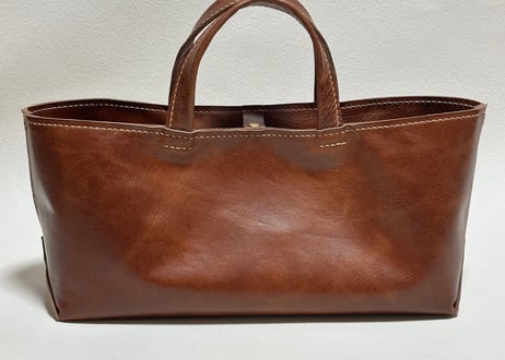 【在庫品・即納可能】ラクダ革の横長トートバッグ（茶色・Ｍ）
