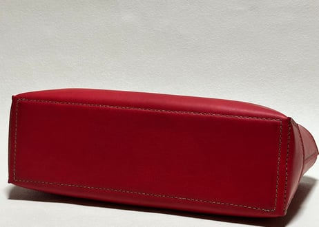 【在庫品・即納可能】イタリア製牛革のしっかり横長トートバッグ（赤色・Mサイズ）