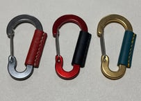 【在庫品】レザー付カラビナ　アウトドア　キーホルダー