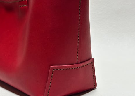 【在庫品・即納可能】イタリア製牛革のしっかり横長トートバッグ（赤色・Mサイズ）