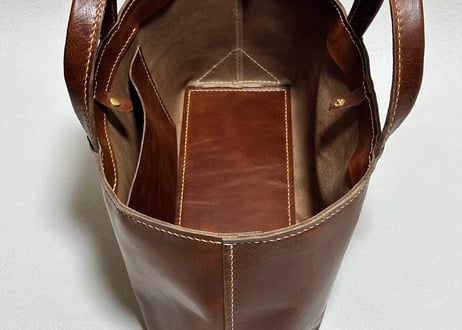 【在庫品・即納可能】ラクダ革の横長トートバッグ（茶色・Ｍ）
