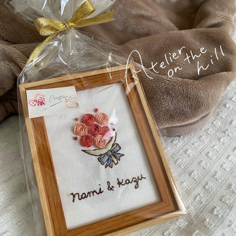 2409-40 タッセルスクエアサシェ 香り袋 オレンジローズ ブーケ 花刺繍 2409-40 タッセルスクエアサシェ 香り袋 オレンジローズ ブーケ