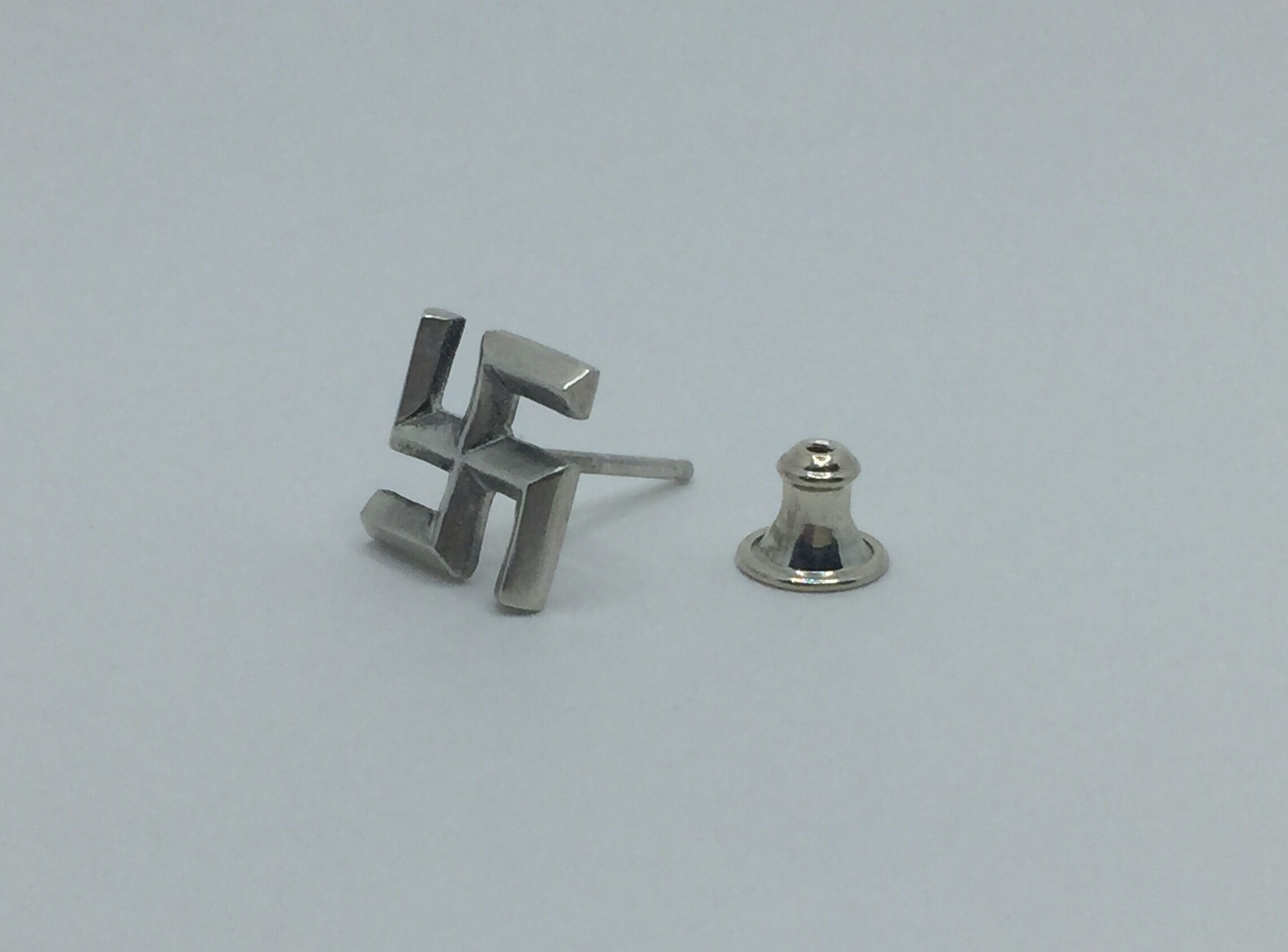 卐スワスティカピアス卐 ◇【右卍】【逆卍】 | progressive art jewelry