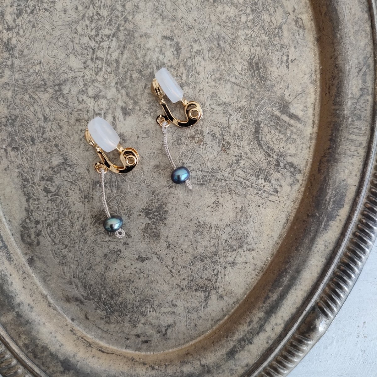 TUBU_ピアス・イヤリング_グレー | Greenford