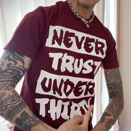 ゲンドウNEVER TRUST UNDER THIRTY Tシャツ❣️2色