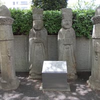 石人と望柱石案内板