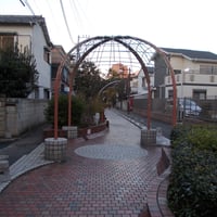 谷端川南緑道　豊島区西池袋5-22・28