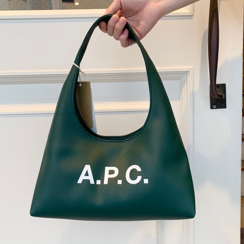 A.P.C. BABY NINON ミニバッグ | OUI FOYER オンラインショップ A.P.C. BABY NINON ミニバッグ | OUI FOYER オンラインショップ