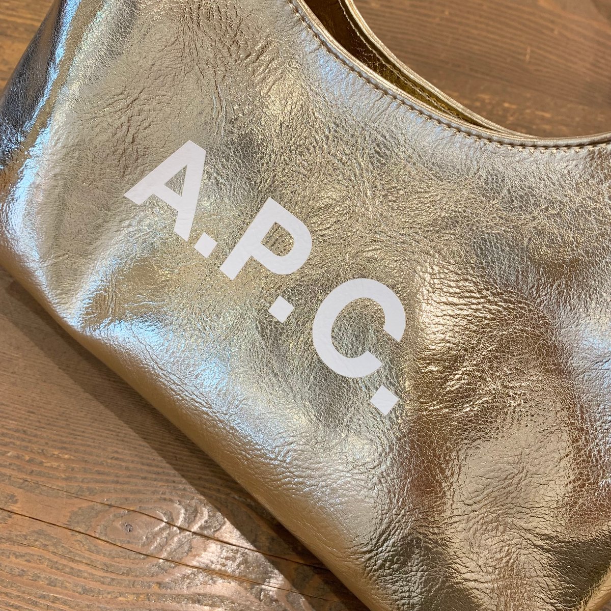 BABYL ゴールドアナログ A.P.C. BABY NINON ミニバッグゴールド | OUI FOYER オンラインショップ