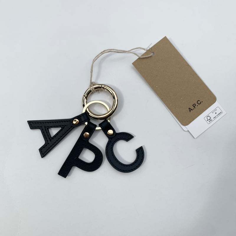 A.P.C. PORTE-CLEFS LETTRES APCチャーム | OUI FOYER